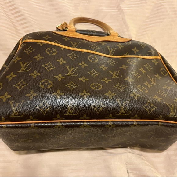 Louis Vuitton Deauville Bag-- excellent condition - Picture 6 of 13